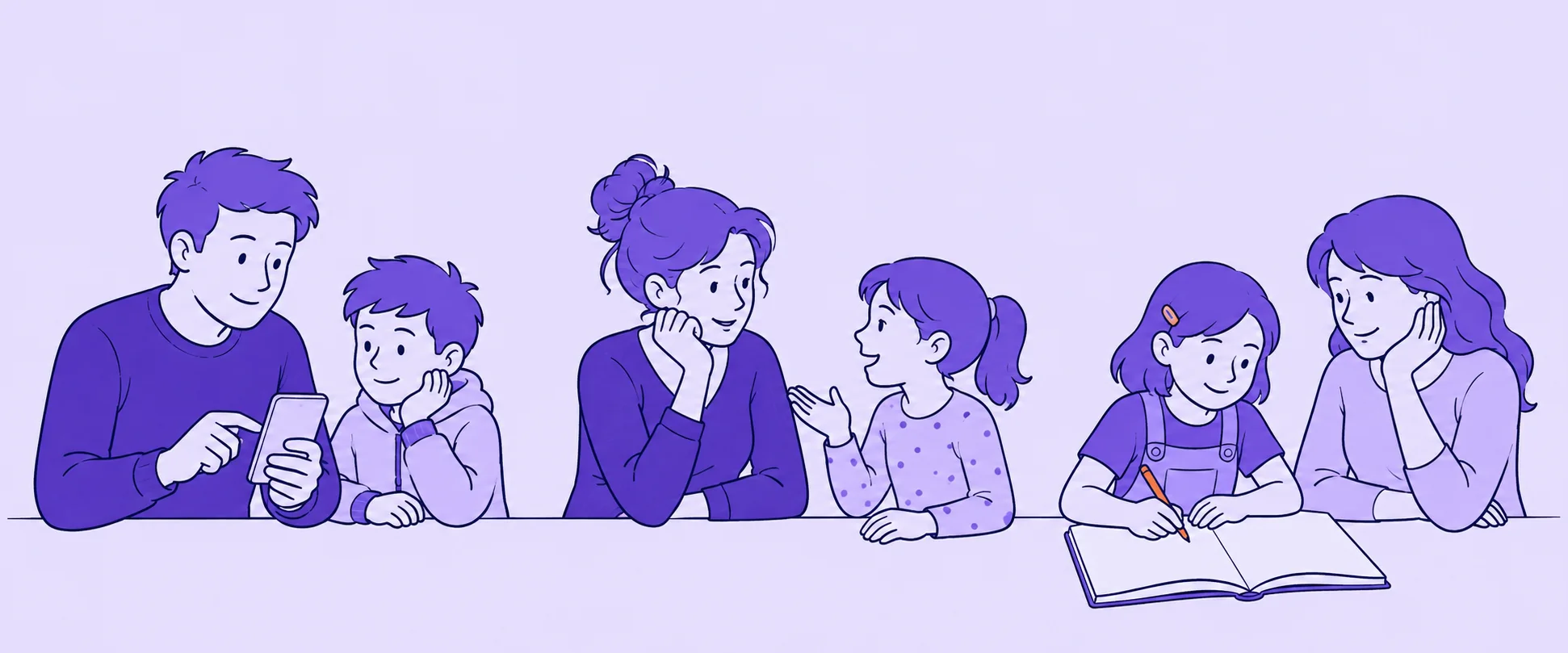 Une mère et sa fille rient ensemble à la table de la cuisine, le cahier de devoirs ouvert entre elles.
